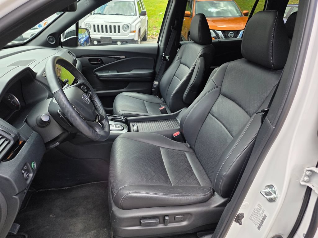 Used 2023 Honda Passport Elite image 11