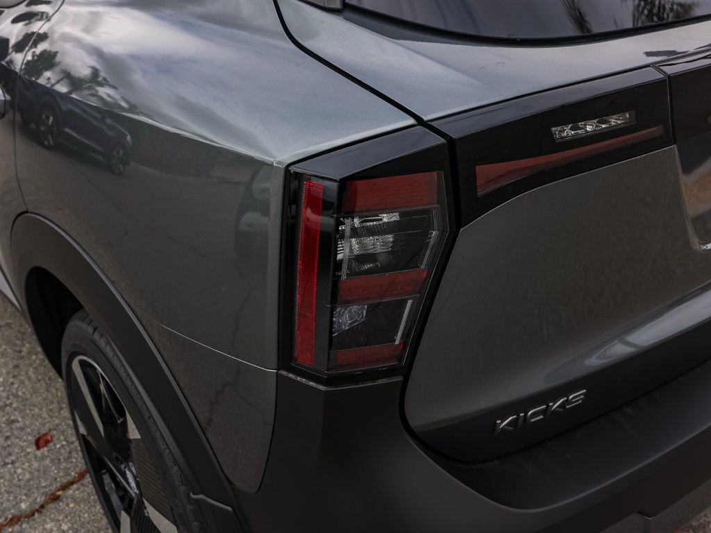 New 2026 Nissan Kicks SR FWD image 7