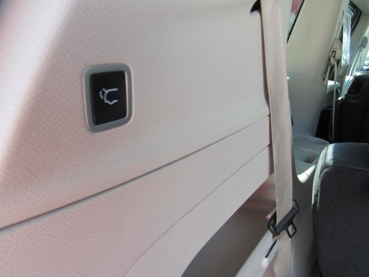 Used 2024 Chrysler Pacifica Touring-L FWD image 39