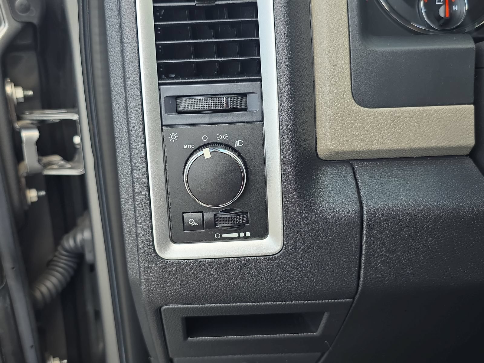Used 2012 RAM 1500 Classic SLT RWD image 21