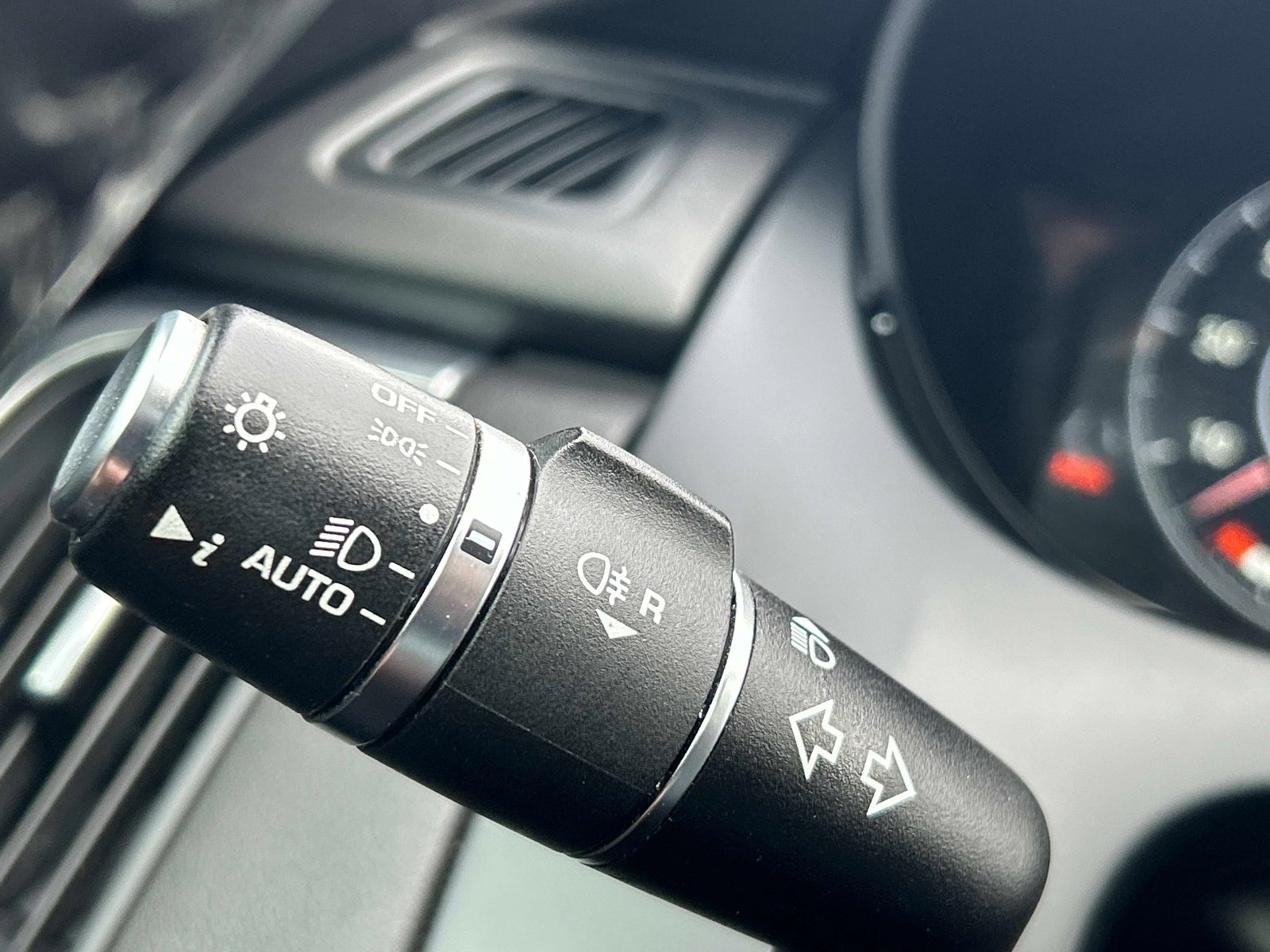 Used 2018 Jaguar E-PACE SE image 26