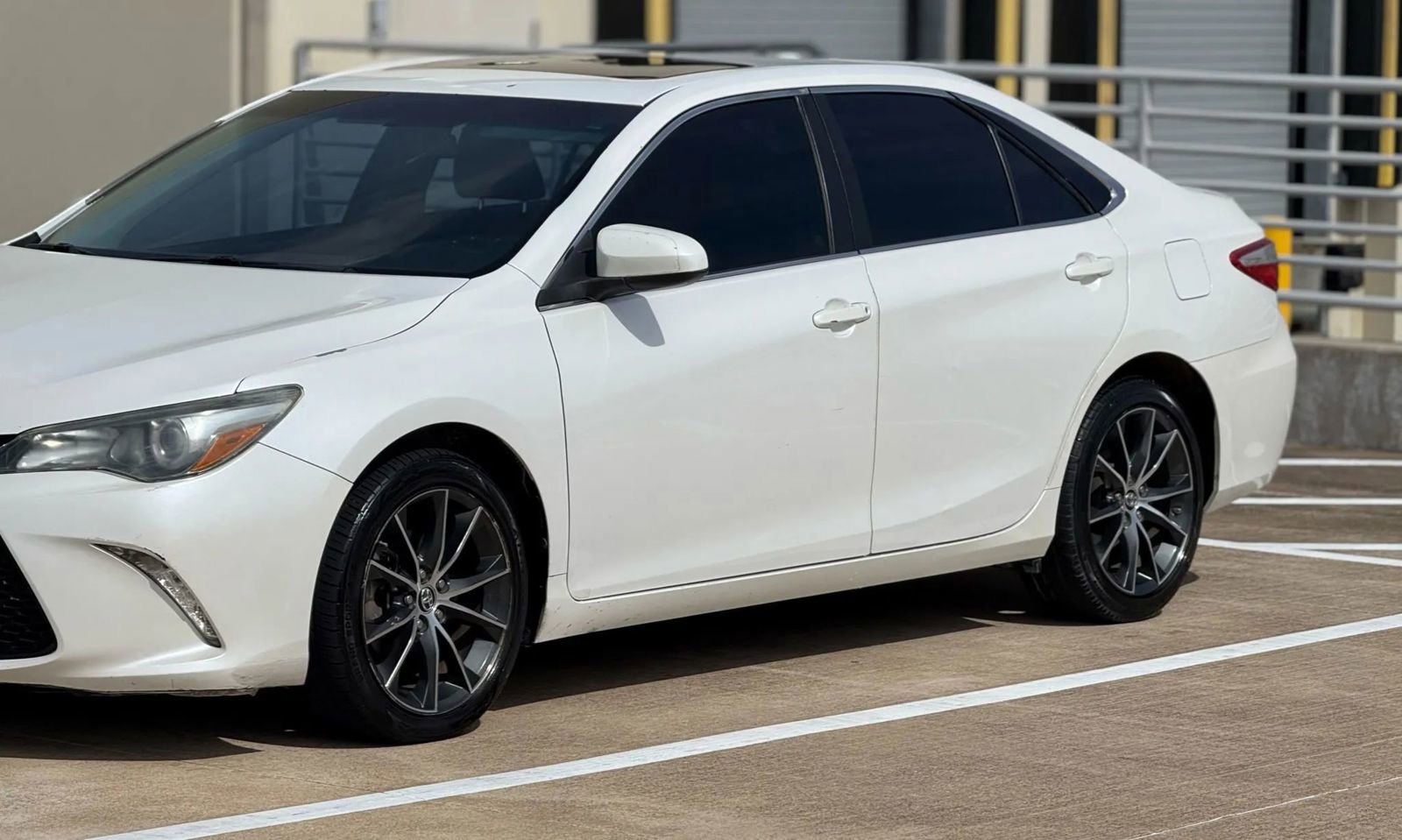 Used 2015 Toyota Camry XSE w/ Moonroof Package FWD image 4