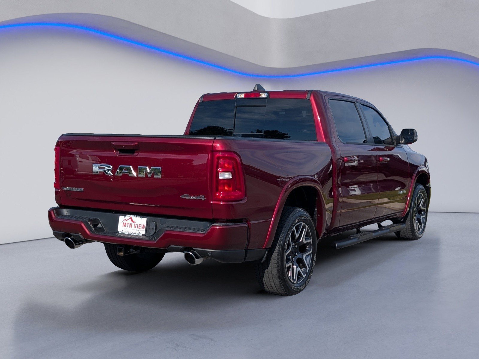 Used 2025 RAM 1500 Laramie AWD/4WD image 9