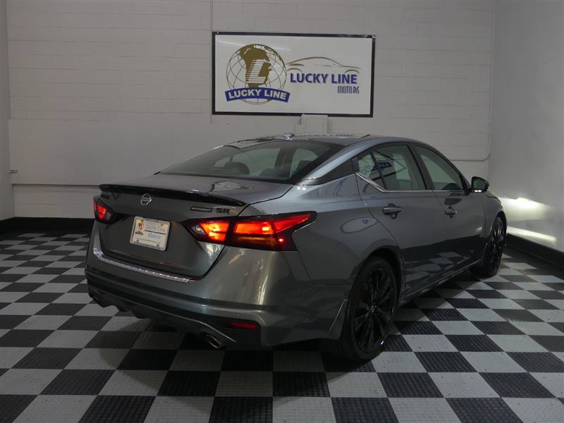 Used 2022 Nissan Altima 2.5 SR w/ Midnight Edition Package FWD image 10