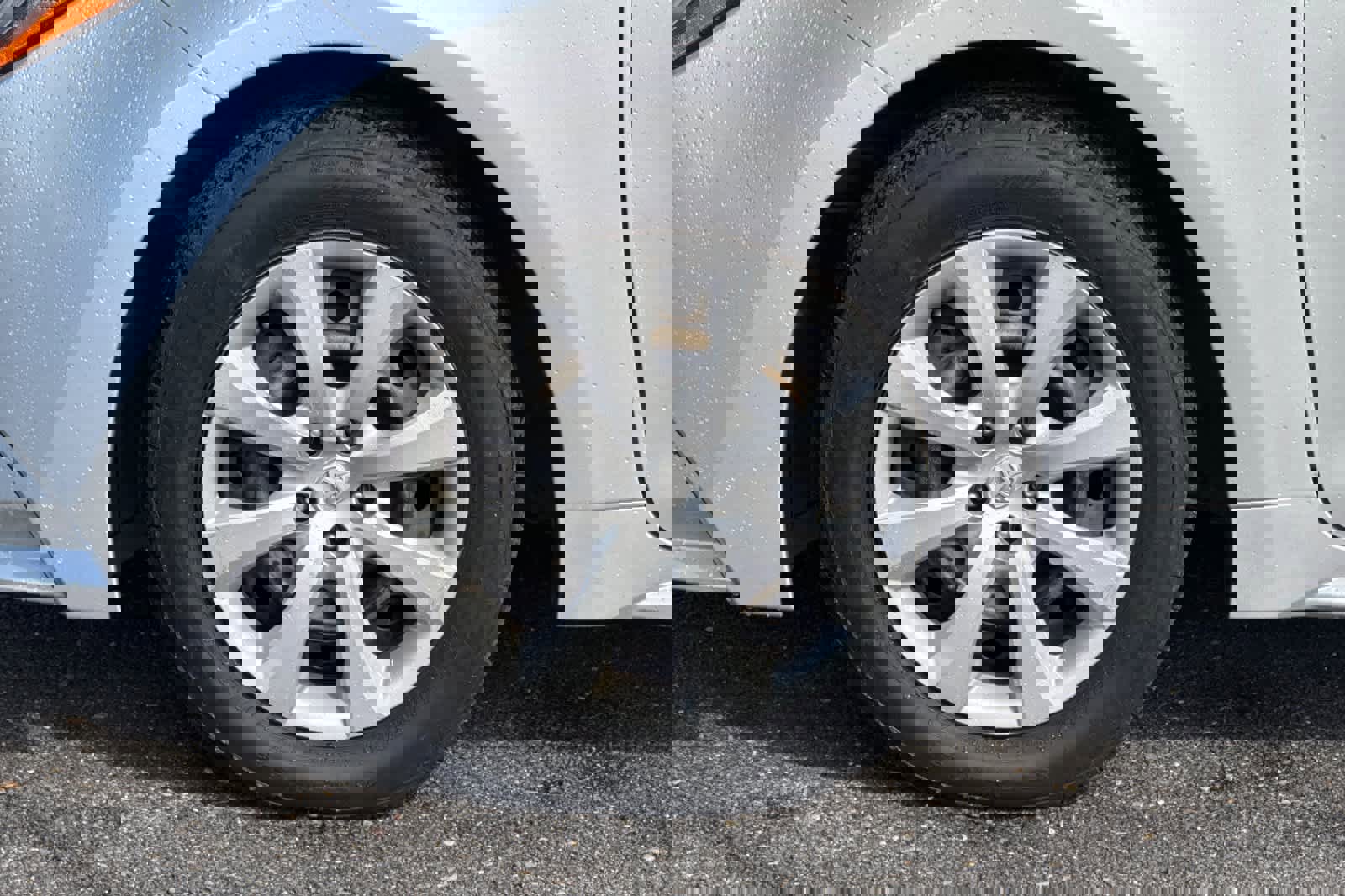 Used 2020 Toyota Corolla LE image 28