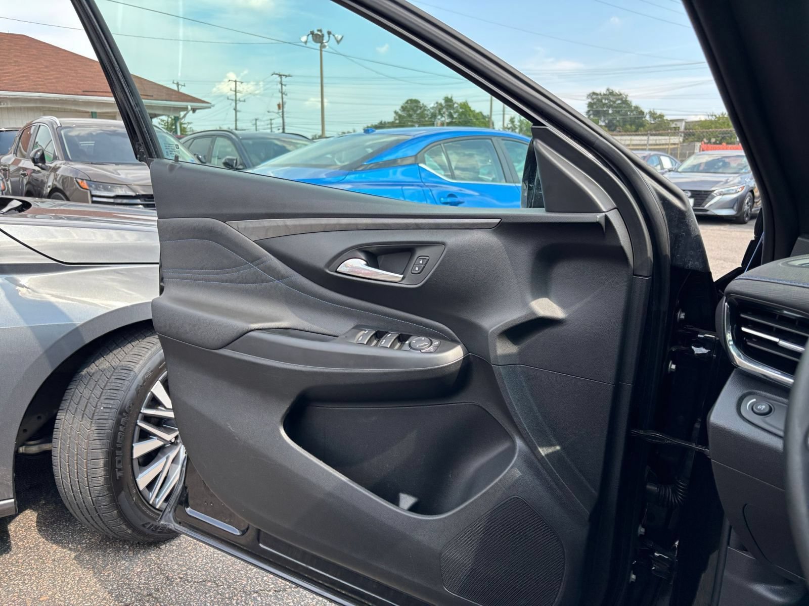 Used 2025 Buick Envista Sport Touring FWD image 18