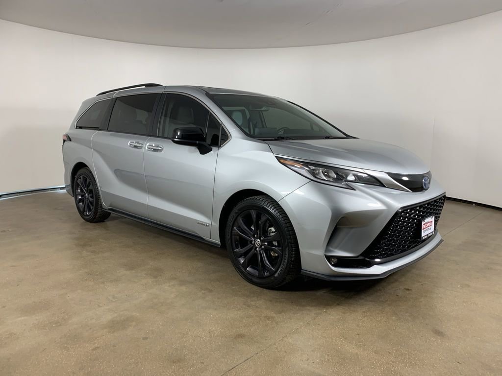 Used 2021 Toyota Sienna XSE w/ XSE Plus Package image 5