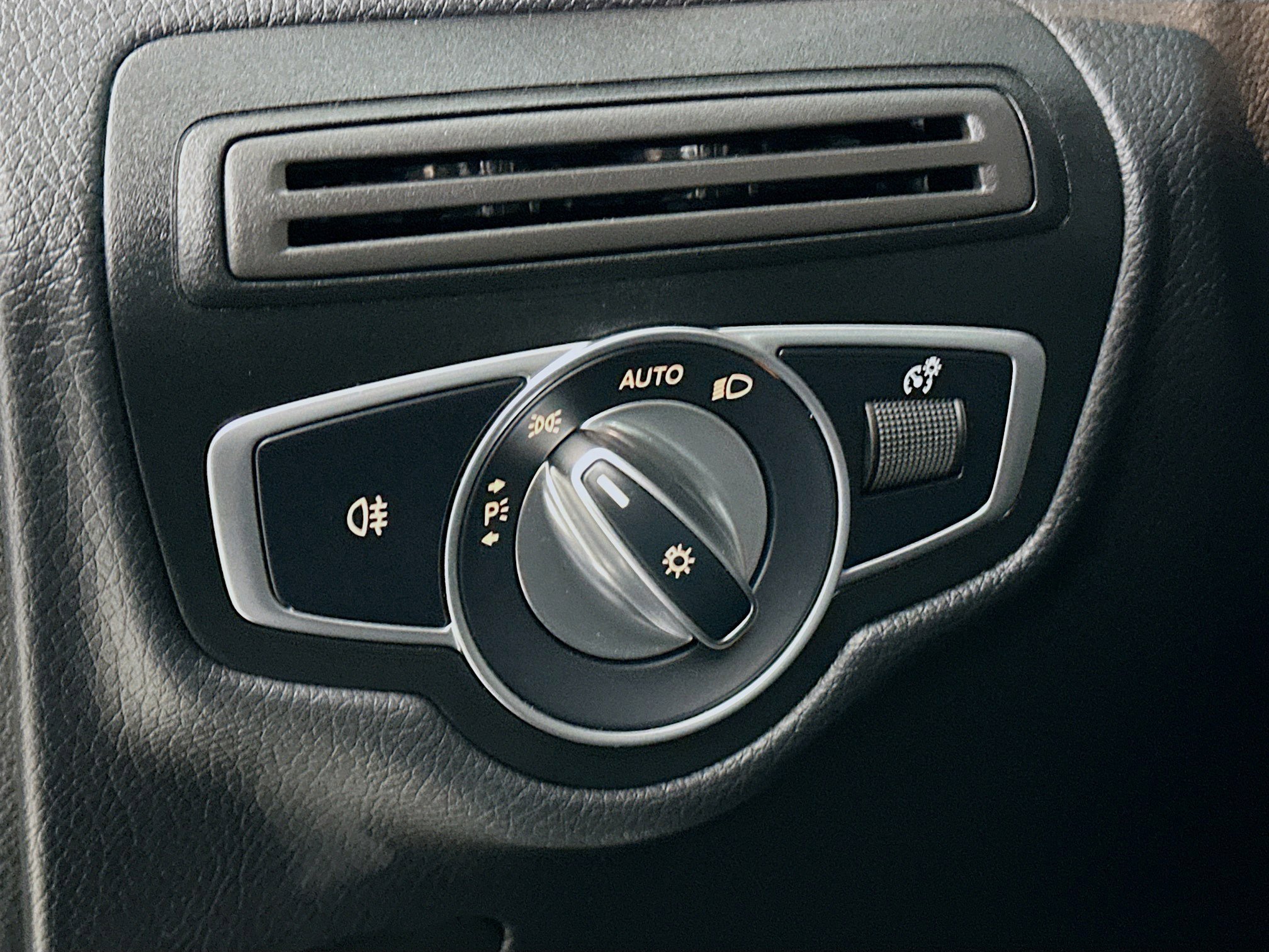 Used 2022 Mercedes-Benz GLC 300 image 17