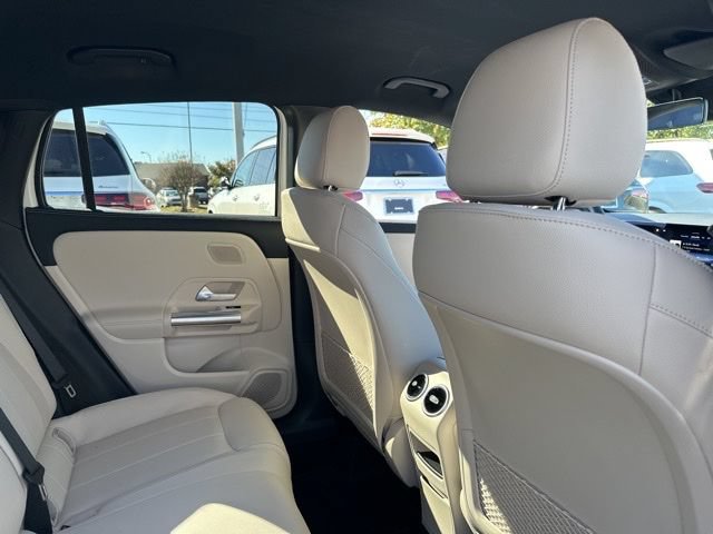 Used 2025 Mercedes-Benz GLA 250 4MATIC image 27