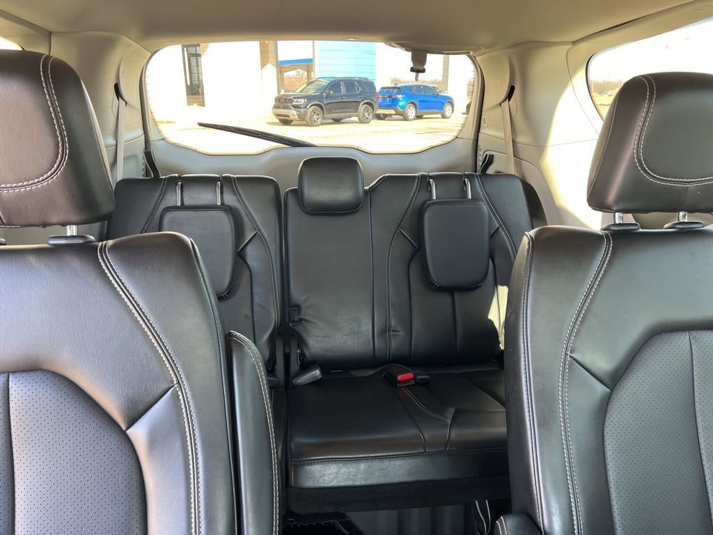 Used 2024 Chrysler Pacifica Touring-L image 24