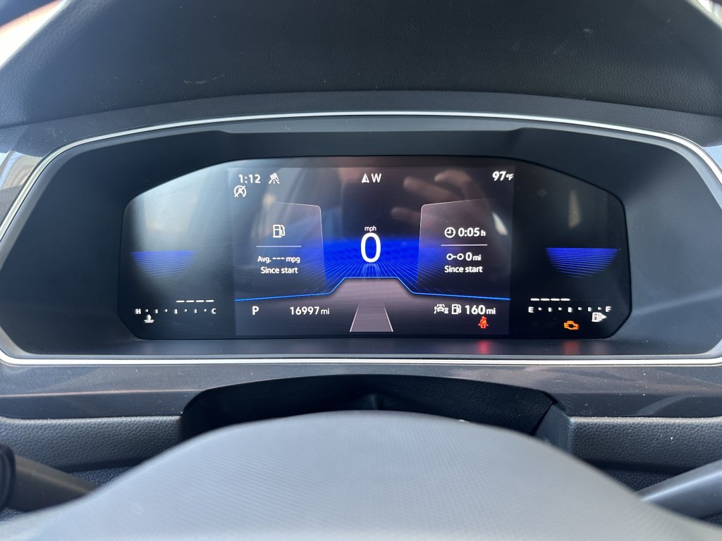 Used 2022 Volkswagen Tiguan SE w/ Panoramic Sunroof Package image 15