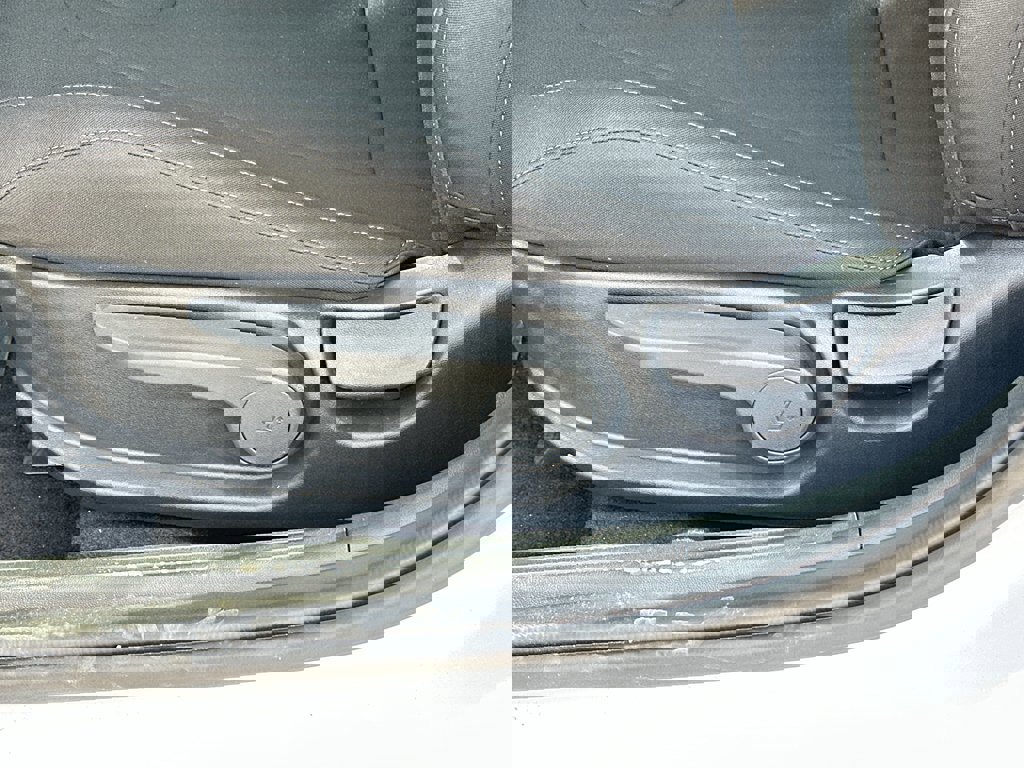 New 2025 Hyundai Elantra Blue image 24