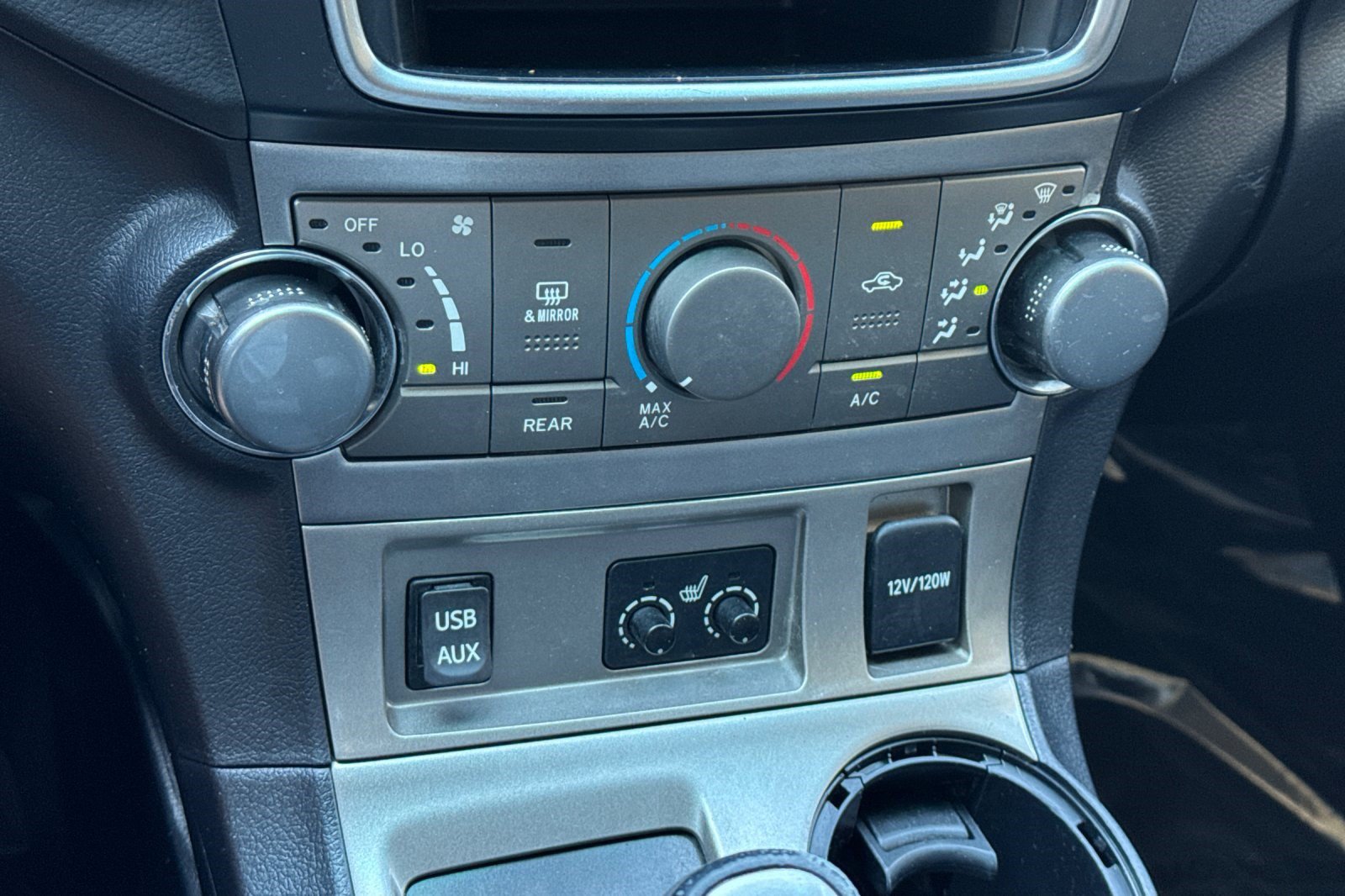 Used 2013 Toyota Highlander 4WD Hybrid w/ Leather Premium Pkg image 19