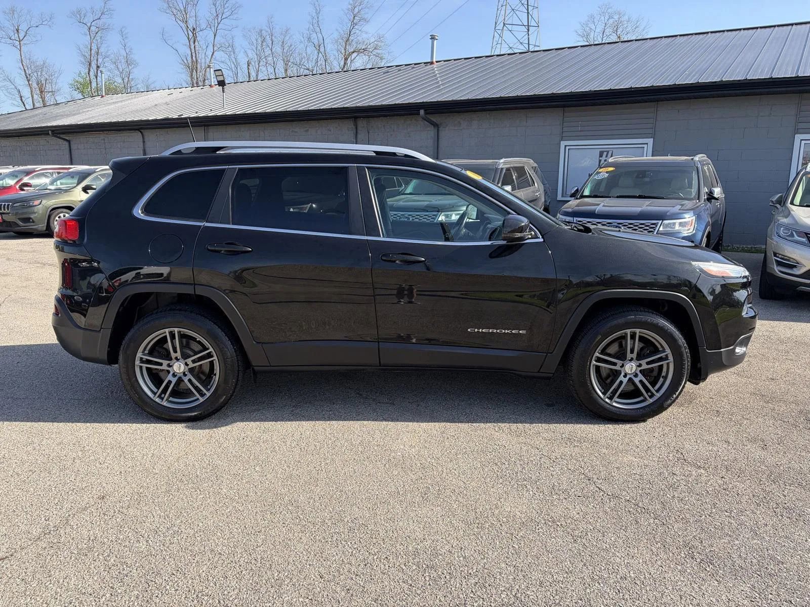 Used 2016 Jeep Cherokee Limited image 4