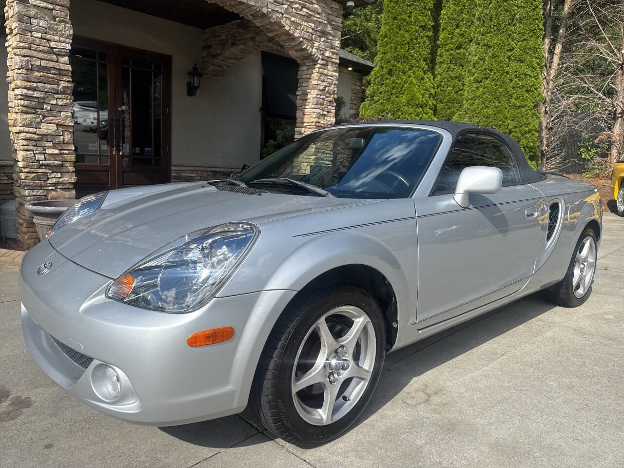 Used 2003 Toyota MR2 image 2