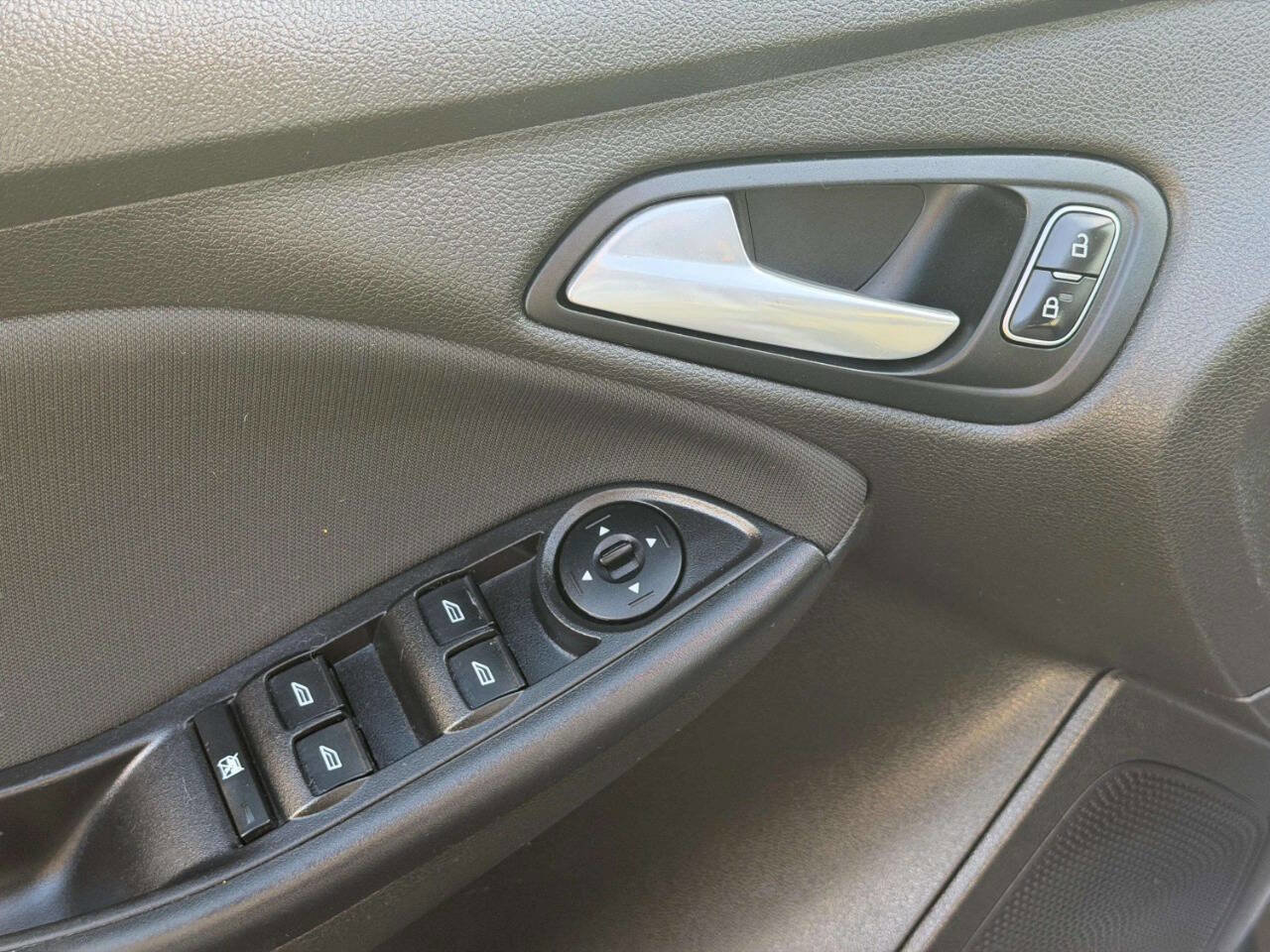 Used 2016 Ford Focus SE image 12