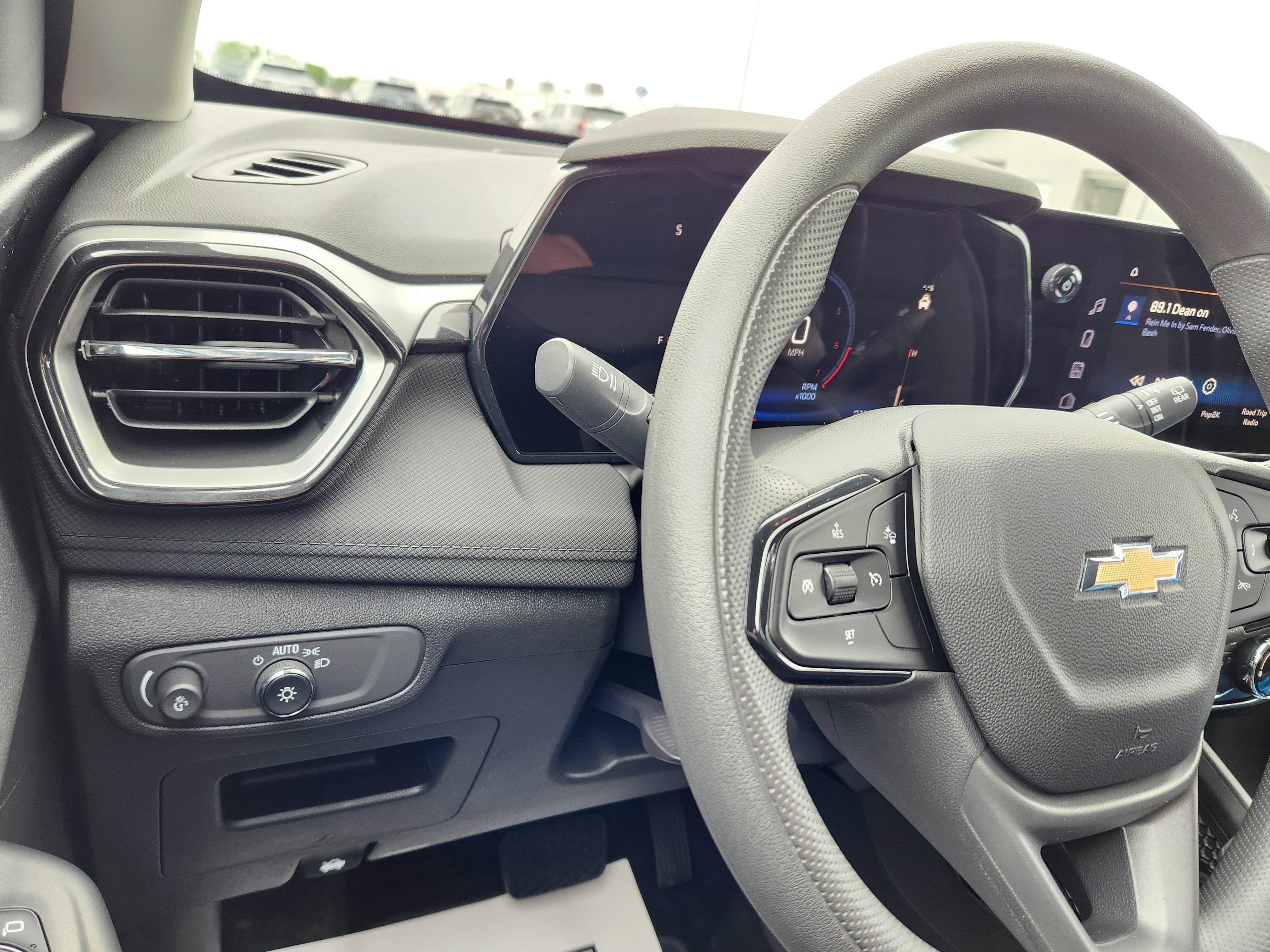 Used 2025 Chevrolet TrailBlazer LT FWD image 24