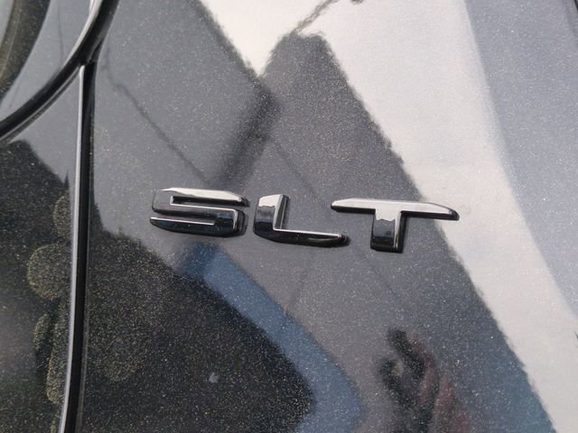 Used 2023 GMC Acadia SLT w/ Elevation Edition image 14