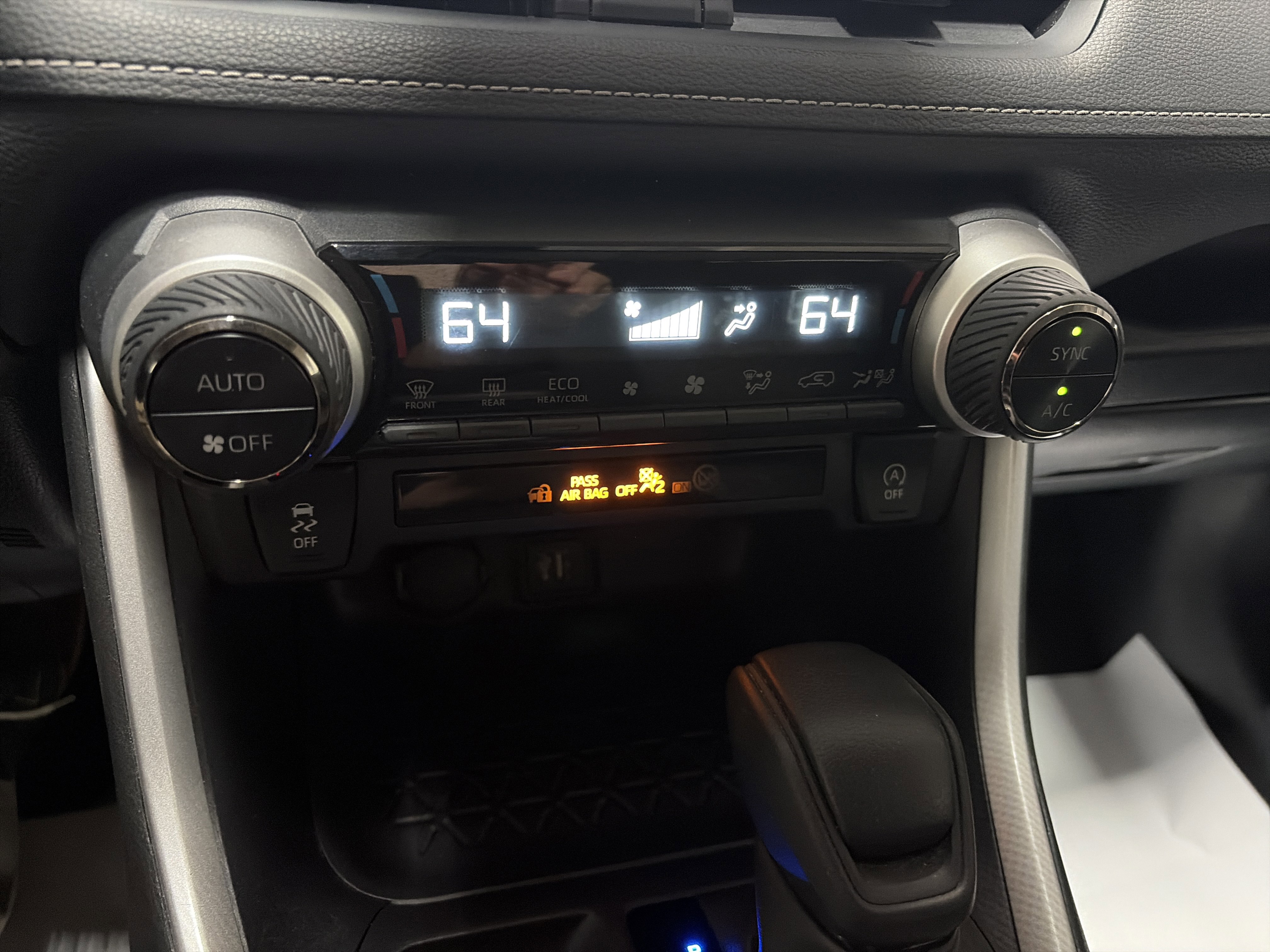 Used 2024 Toyota RAV4 XLE FWD image 19