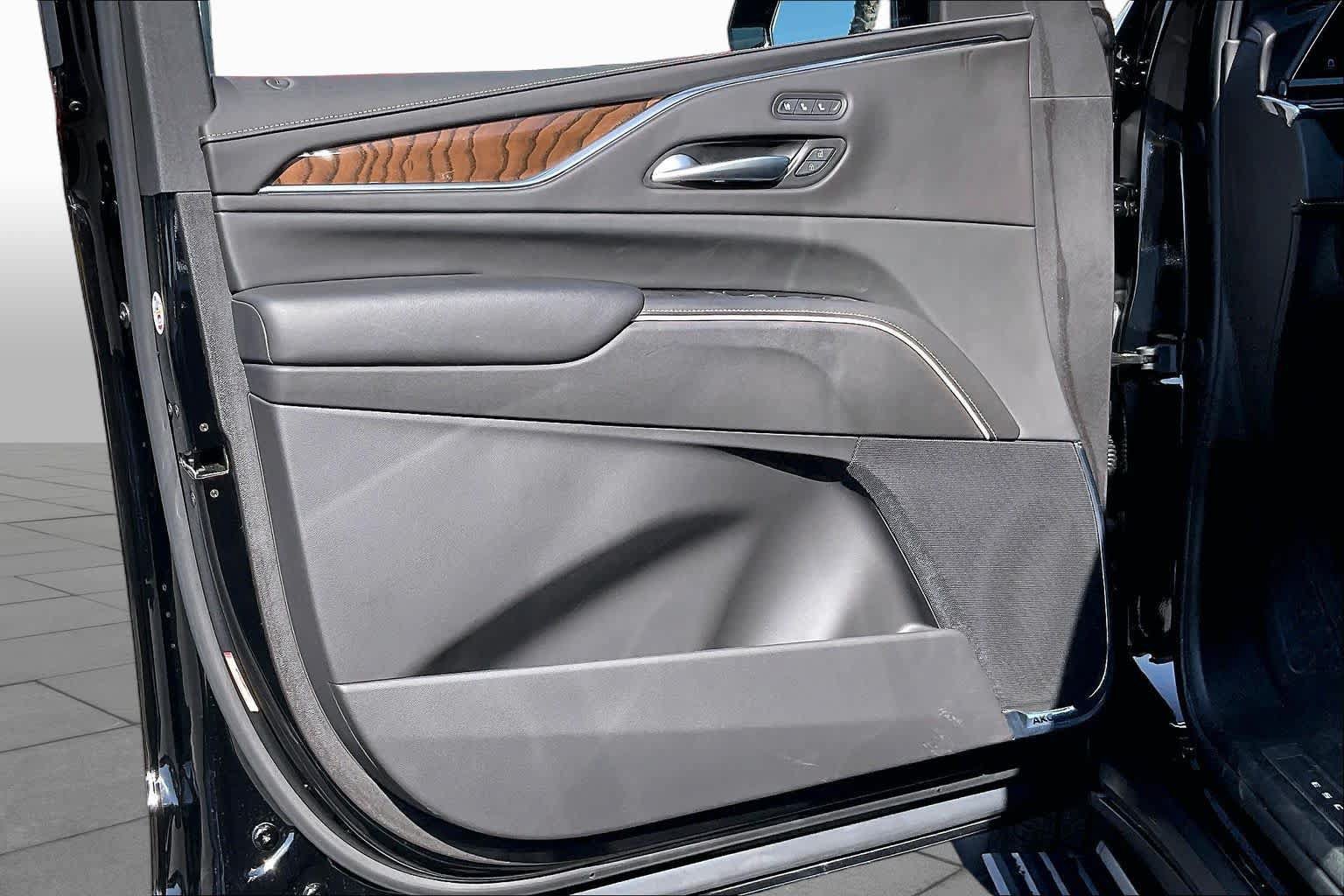 Used 2023 Cadillac Escalade Sport Platinum AWD/4WD image 21