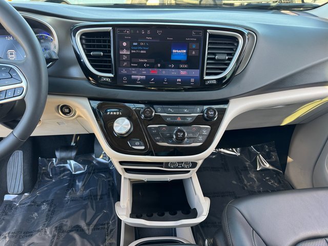 Used 2023 Chrysler Pacifica Touring-L image 26