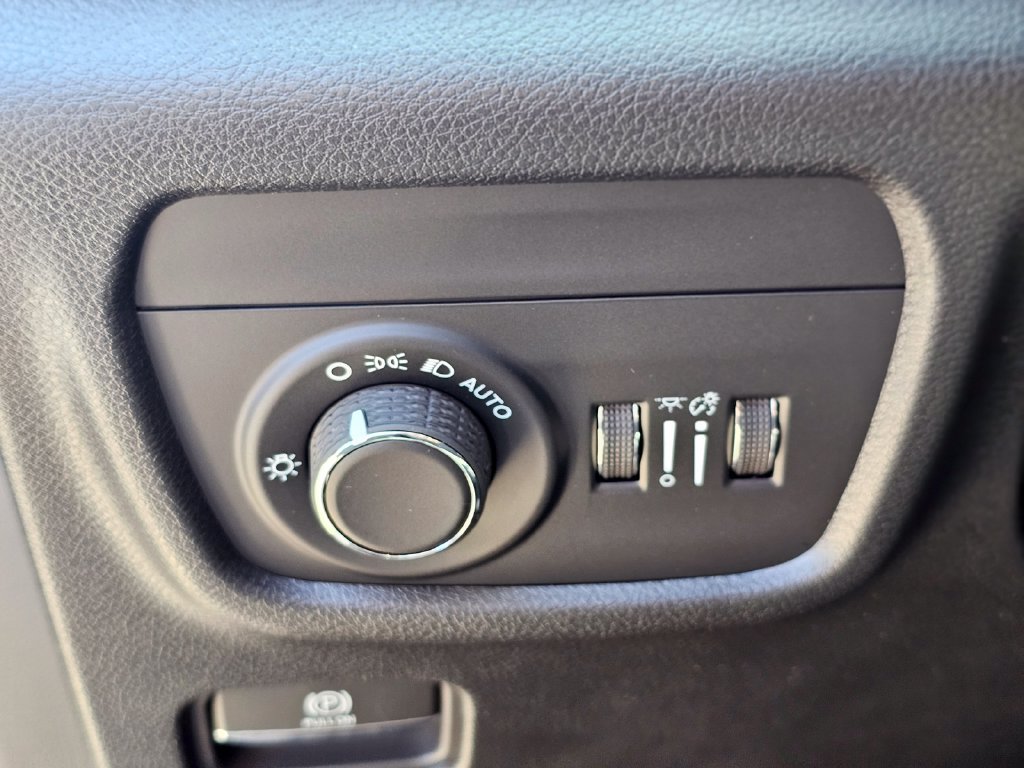 New 2026 Jeep Grand Cherokee Altitude RWD image 16