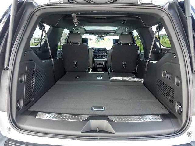 New 2026 Chevrolet Suburban Premier AWD/4WD image 9