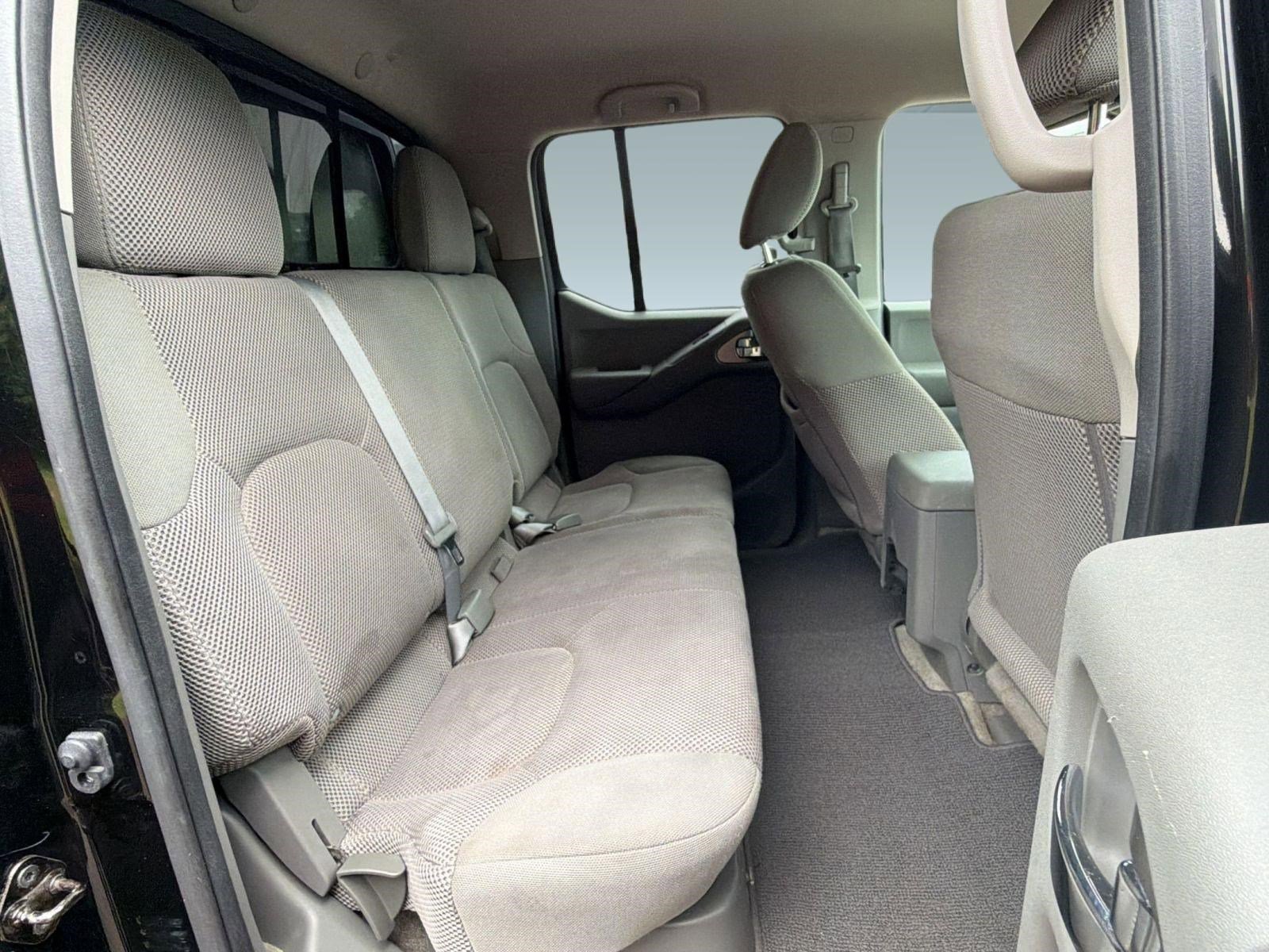 Used 2015 Nissan Frontier SV RWD image 26