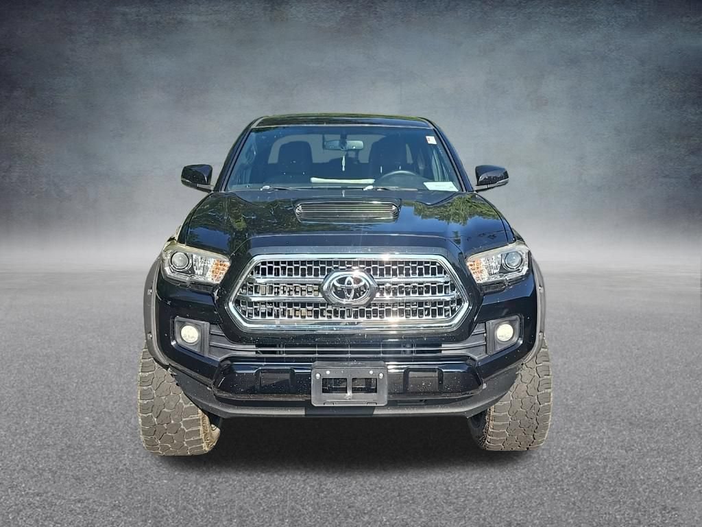 Used 2017 Toyota Tacoma TRD Sport w/ Tow Package AWD/4WD image 3