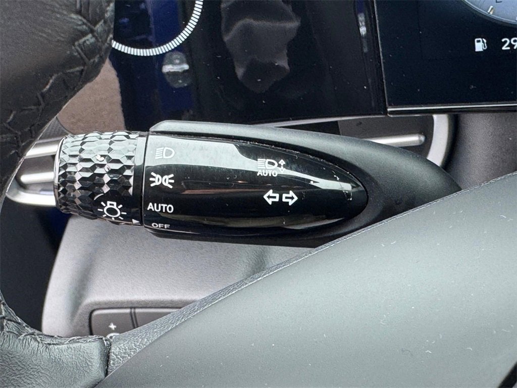 Used 2025 Hyundai Elantra Limited image 22