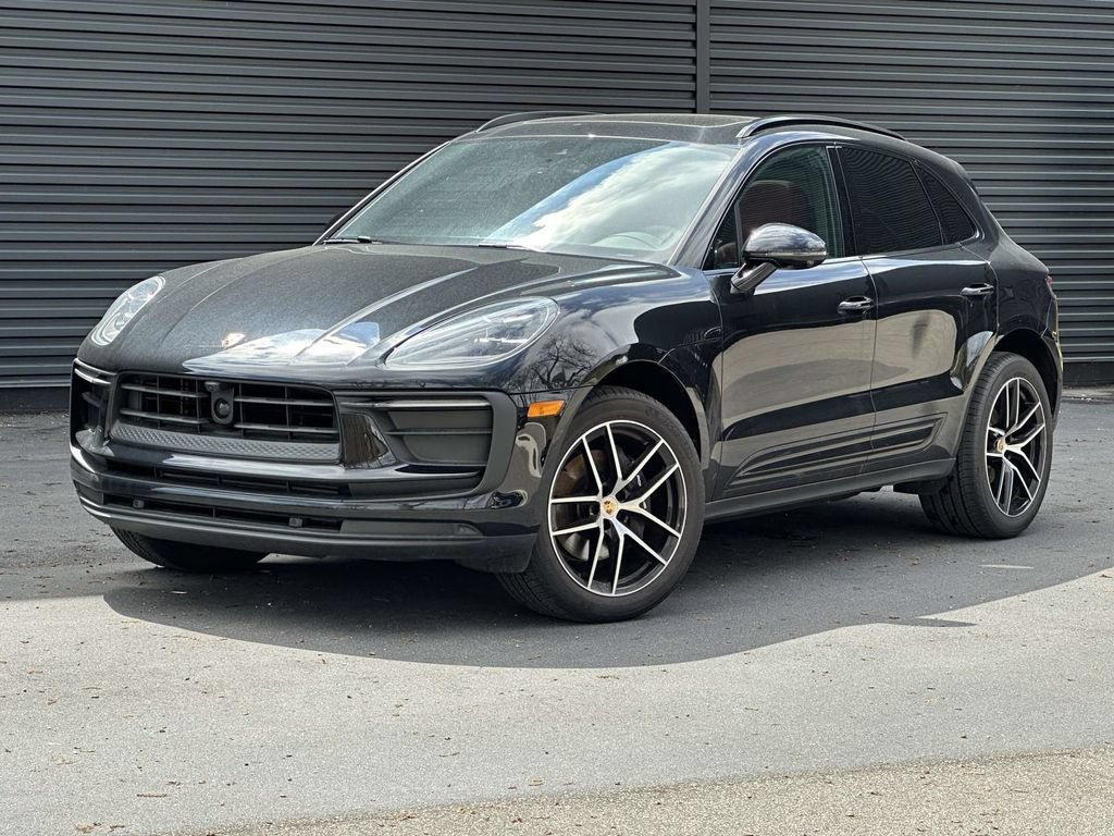 Used 2025 Porsche Macan AWD/4WD image 1