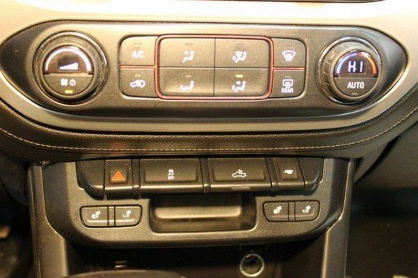 Used 2015 GMC Canyon SLT image 25