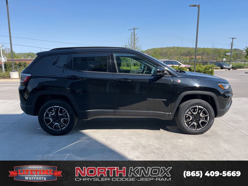 Used 2024 Jeep Compass Trailhawk AWD/4WD image 19