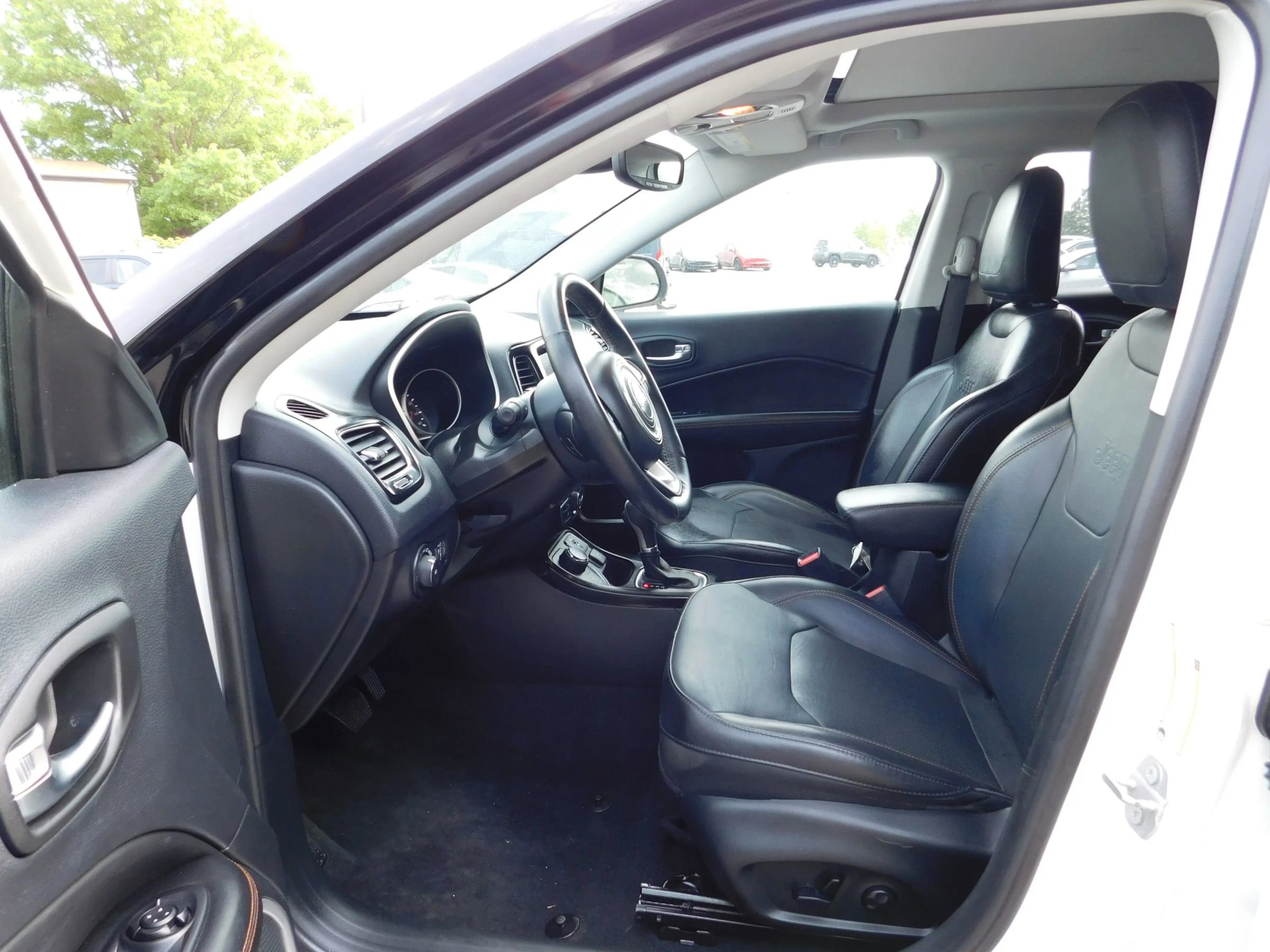 Used 2020 Jeep Compass Limited AWD/4WD image 16