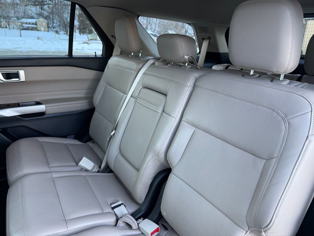 Used 2023 Ford Explorer Limited AWD/4WD image 41
