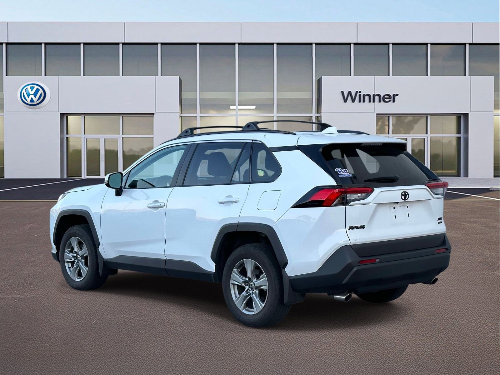 Used 2024 Toyota RAV4 XLE w/ Convenience Package image 2