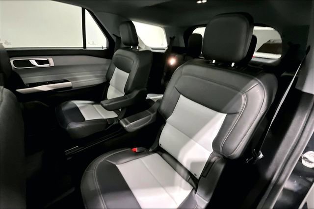 Used 2022 Ford Explorer XLT w/ XLT Sport Appearance Package image 23