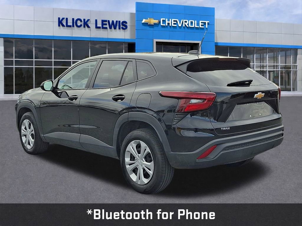 Used 2025 Chevrolet Trax LS image 4