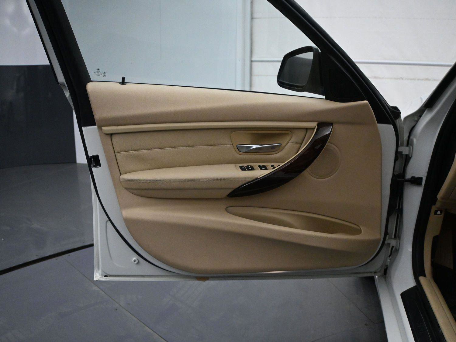 Used 2014 BMW 328i xDrive Sedan AWD/4WD image 10