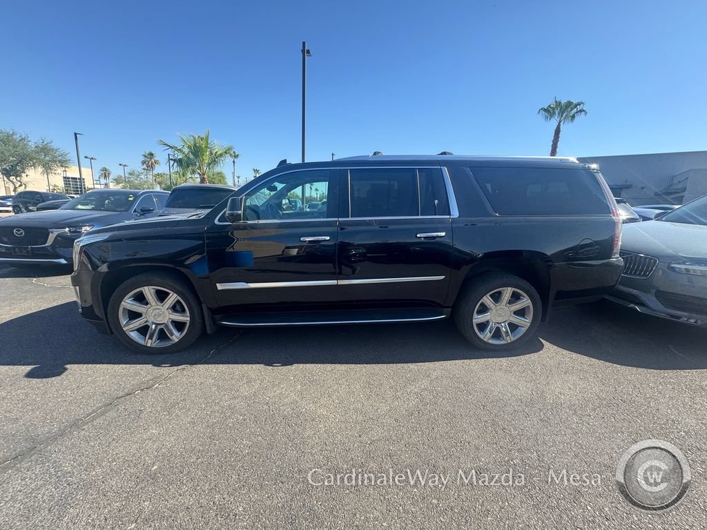 Used 2019 Cadillac Escalade ESV Luxury AWD/4WD image 5