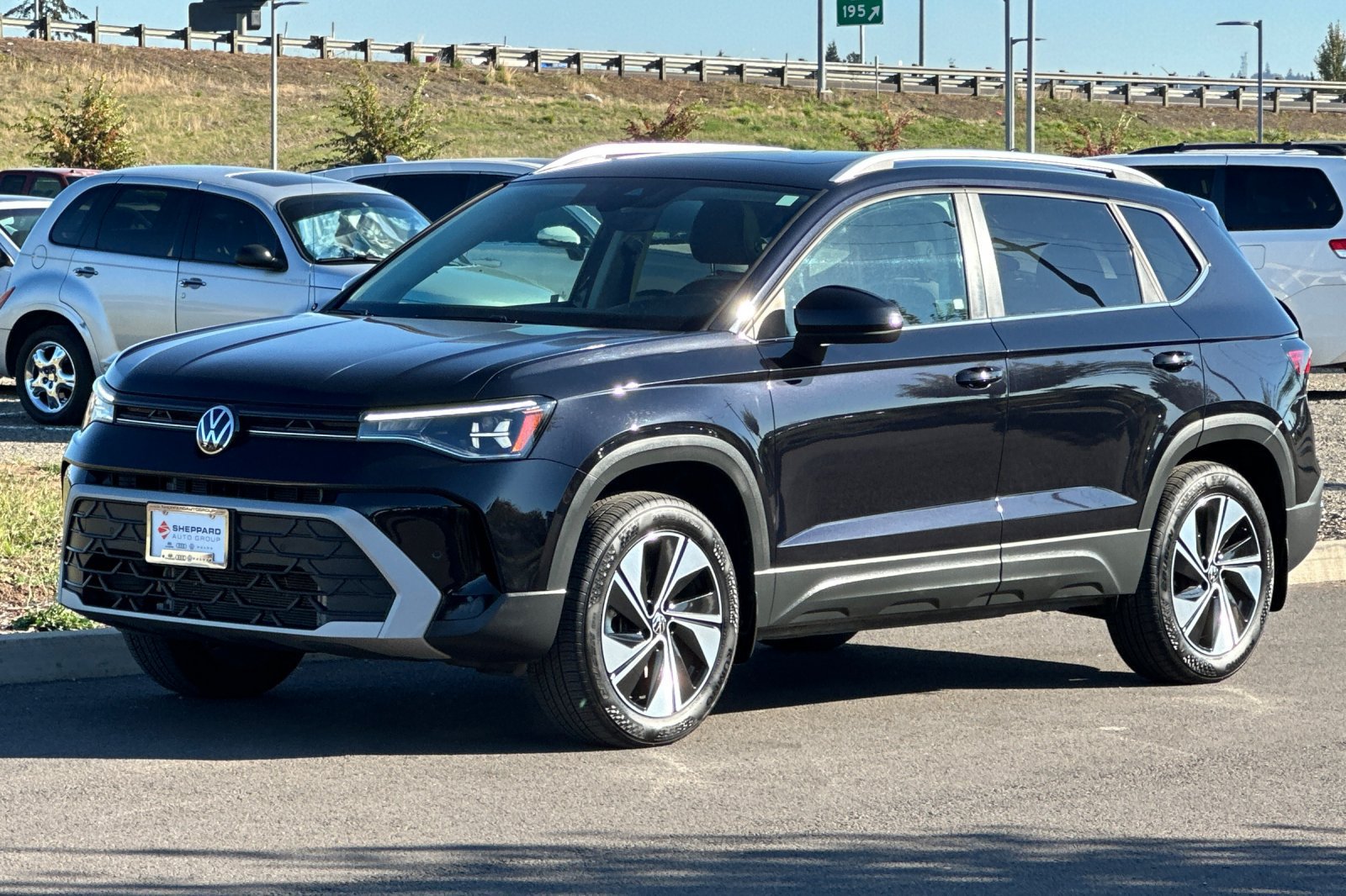 Used 2025 Volkswagen Taos SE AWD/4WD image 7