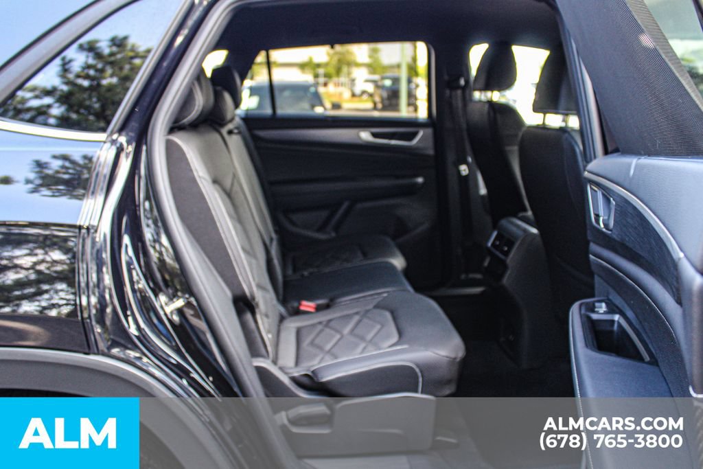 Used 2025 Volkswagen Atlas Cross Sport SE AWD/4WD image 16