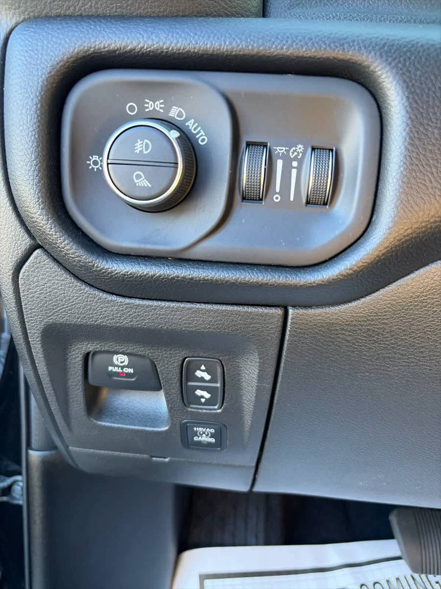 Used 2025 RAM 1500 Big Horn AWD/4WD image 21