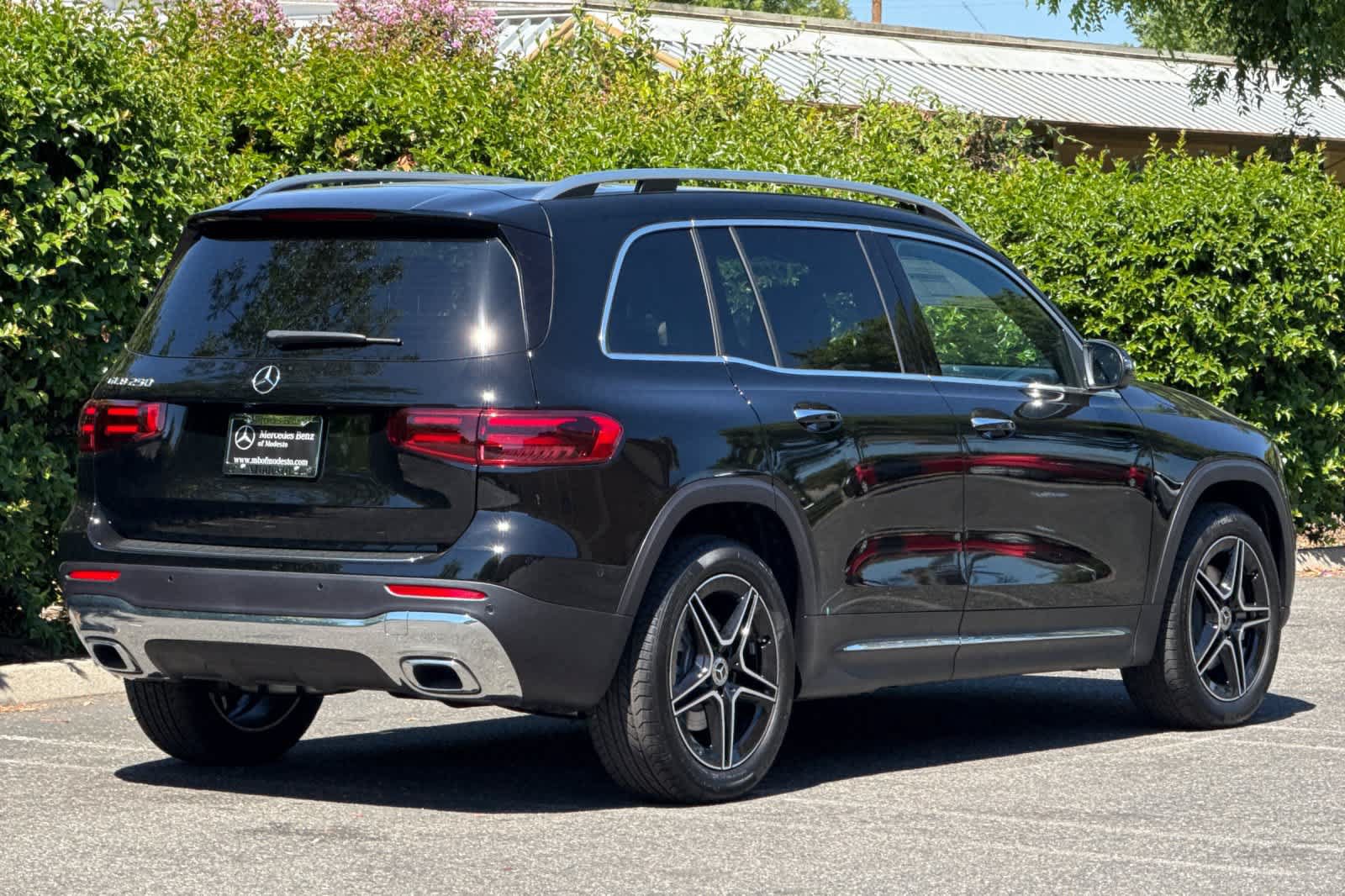 New 2026 Mercedes-Benz GLB 250 image 3