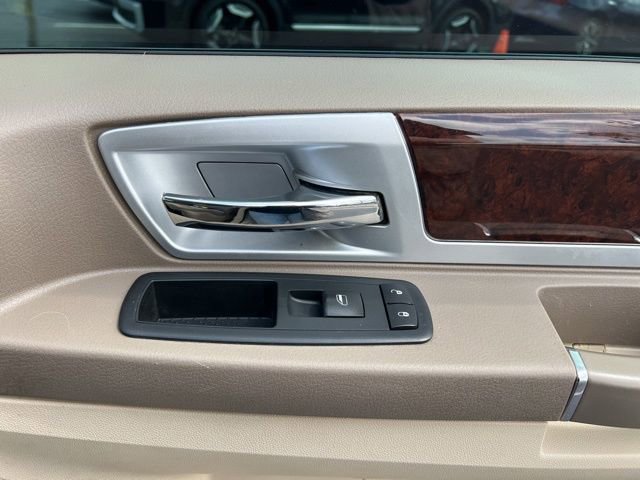 Used 2009 Chrysler Town & Country Touring image 27