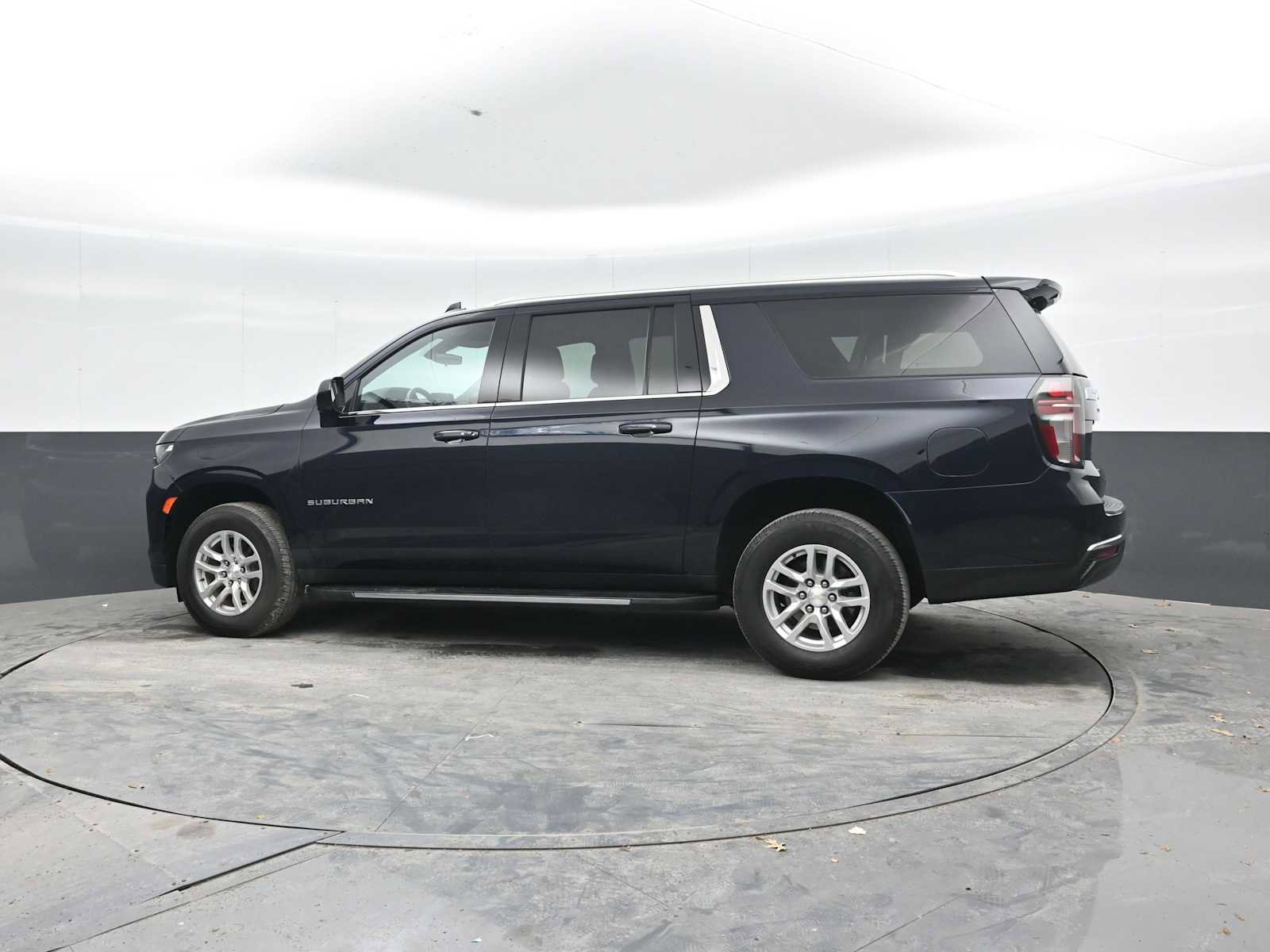 Used 2022 Chevrolet Suburban LS AWD/4WD image 2