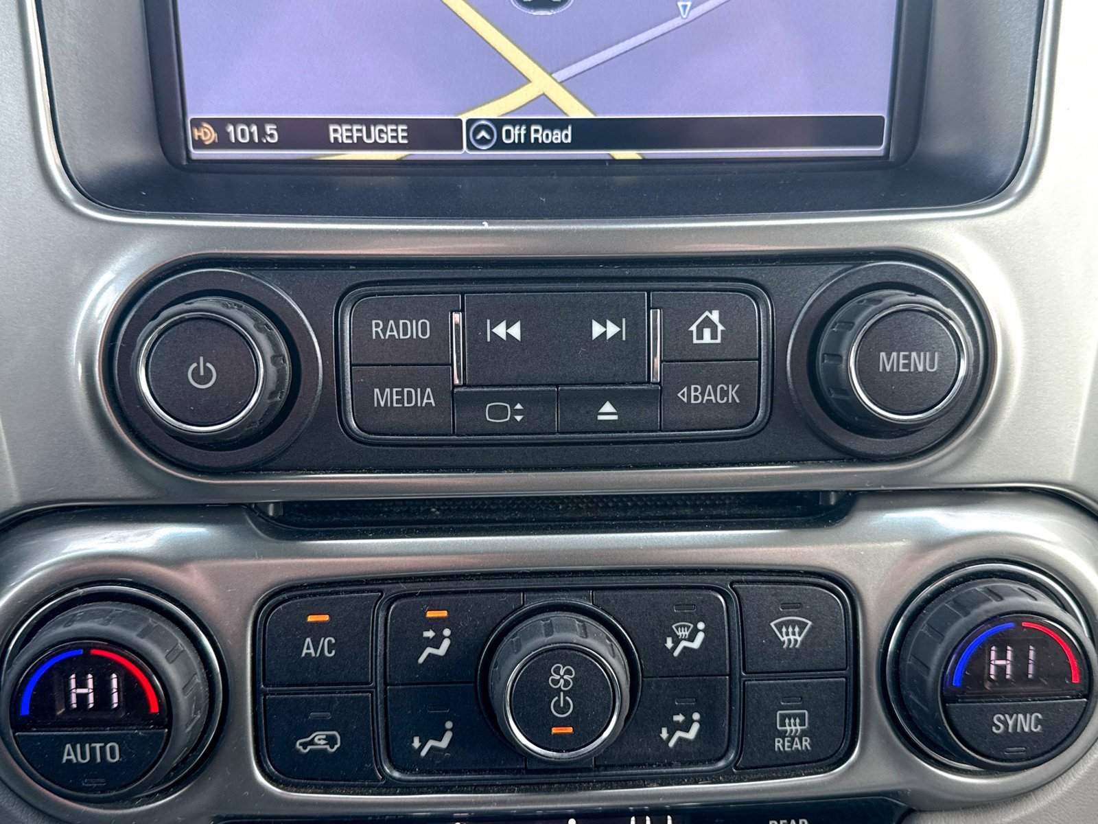 Used 2018 Chevrolet Suburban LT image 30