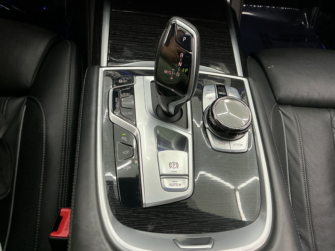 Used 2018 BMW 750i RWD image 38