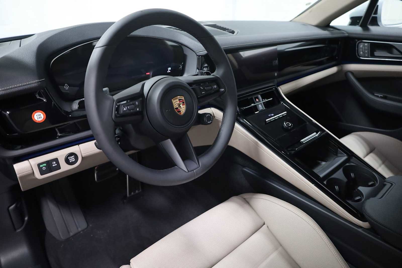 Used 2025 Porsche Panamera 4 image 4