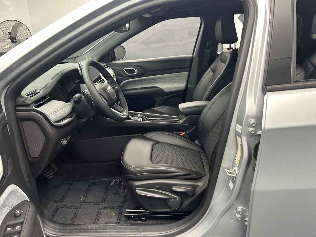 Used 2024 Jeep Compass Latitude AWD/4WD image 13